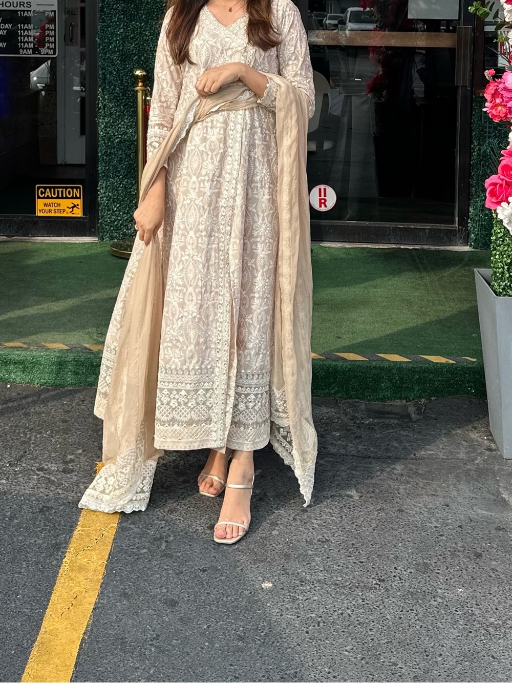 Embroidered beige Long-Sleeve Women's Dress with Dupatta - Picture 3 of 4